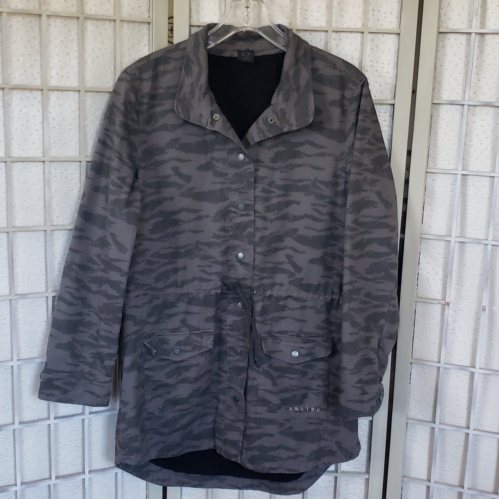 Oakley gray camouflage button down shirt/ jacket for men size M